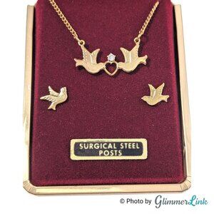 Vintage Princess Doves Heart Gold Tone Pendant Necklace & Earrings Set Boxed